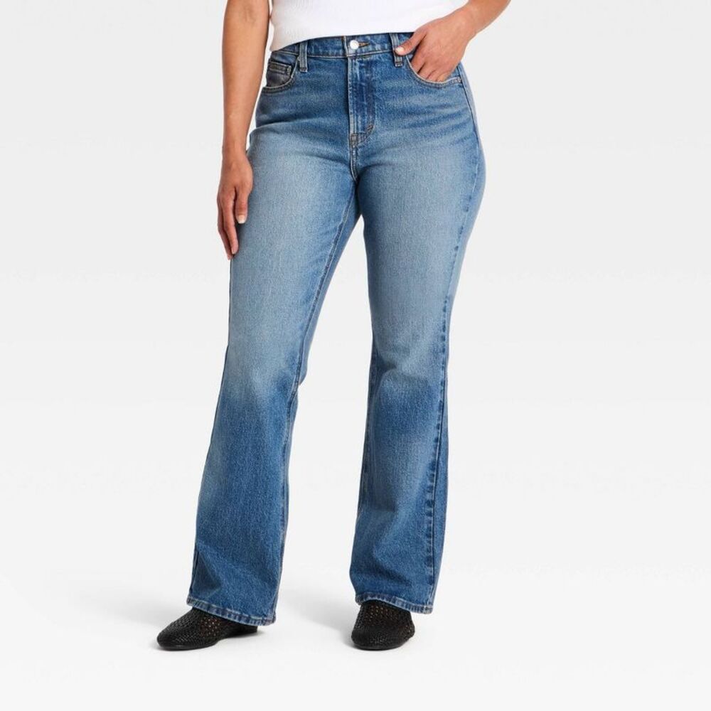 Women's Mid-Rise Bootcut Jeans - Universal Thread Medium Wash 12 Short